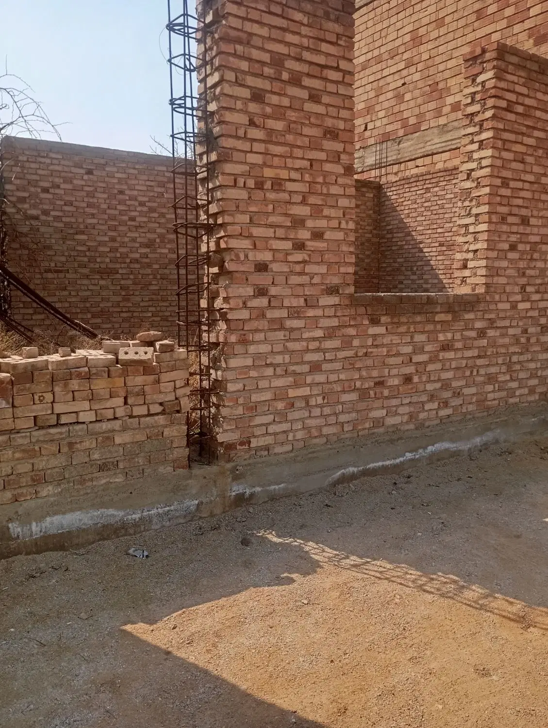 خانه نیمه ساخت