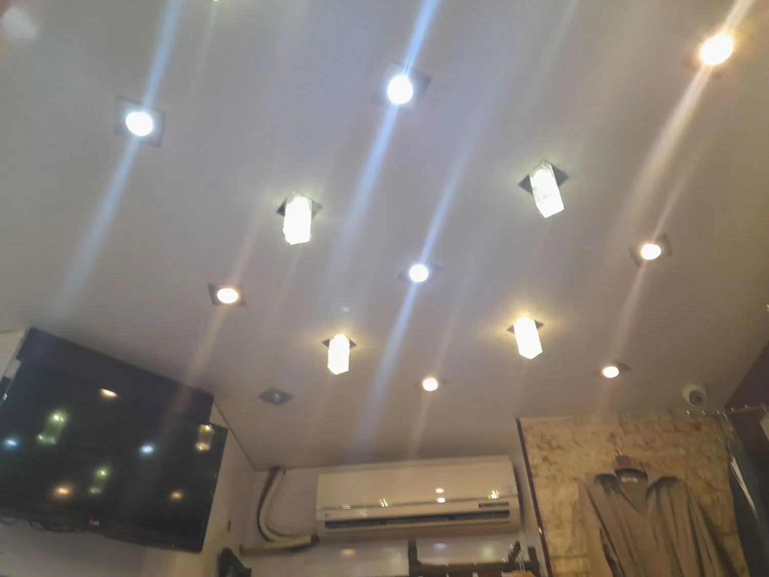 فروش مغازه پوشاک خیابان ولیعصر