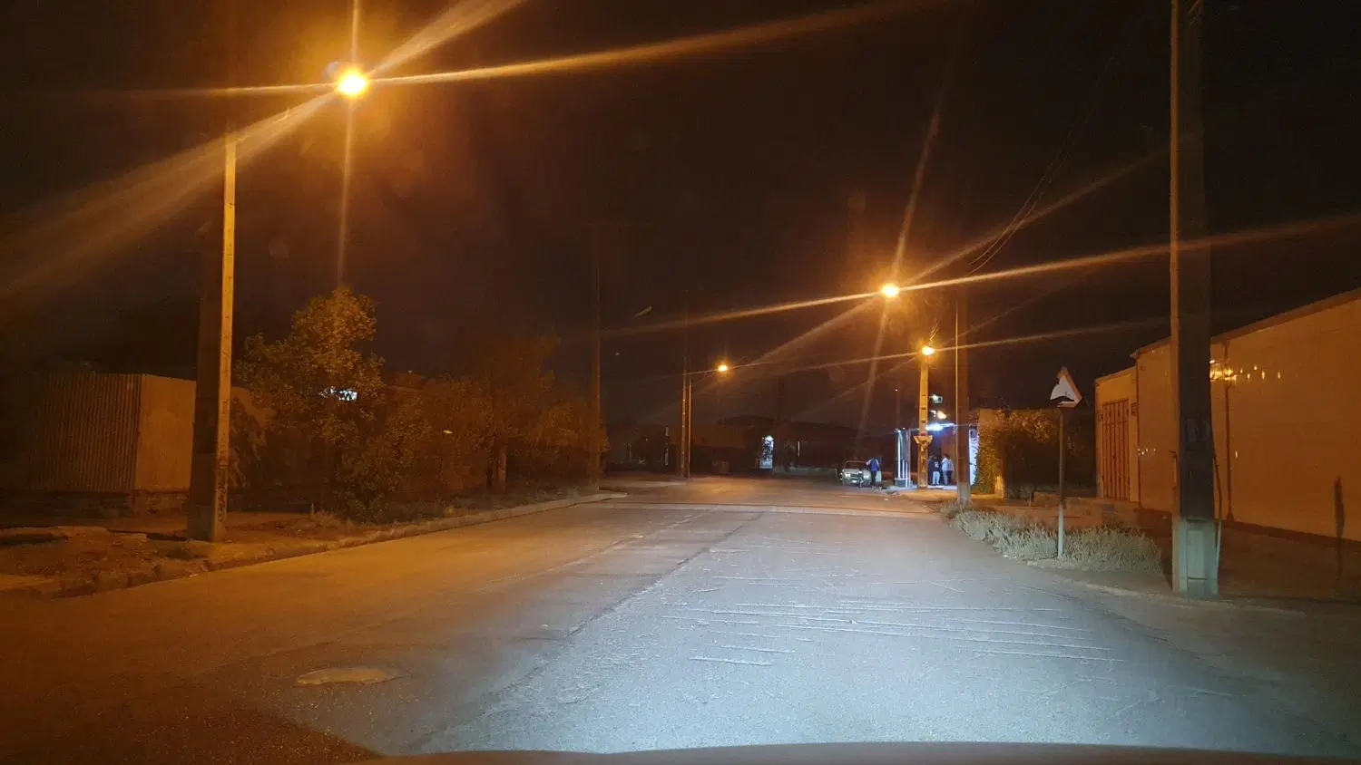 خونه ویلایی حیاط بزرگ سیصددستگاه