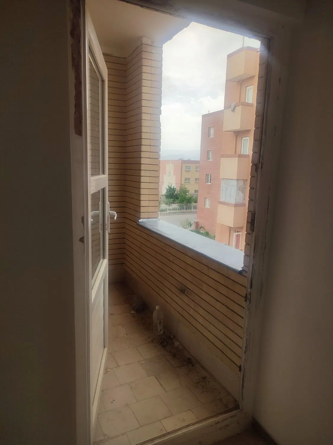 اپارتمان  سازه پایدار ۹۰متربرونسی ۱۹مرکز شهر..