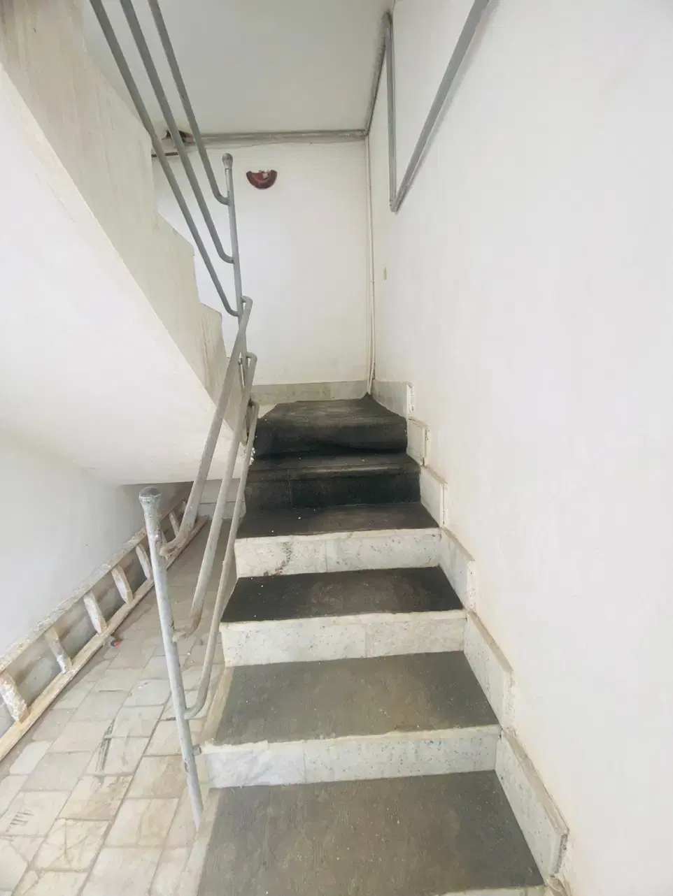 خانه فروشی با مغازه واقع در حاشیه کشمیری۶۲