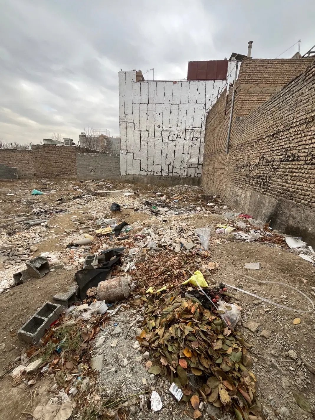 ۱۷۶ متر زمین مسکونی