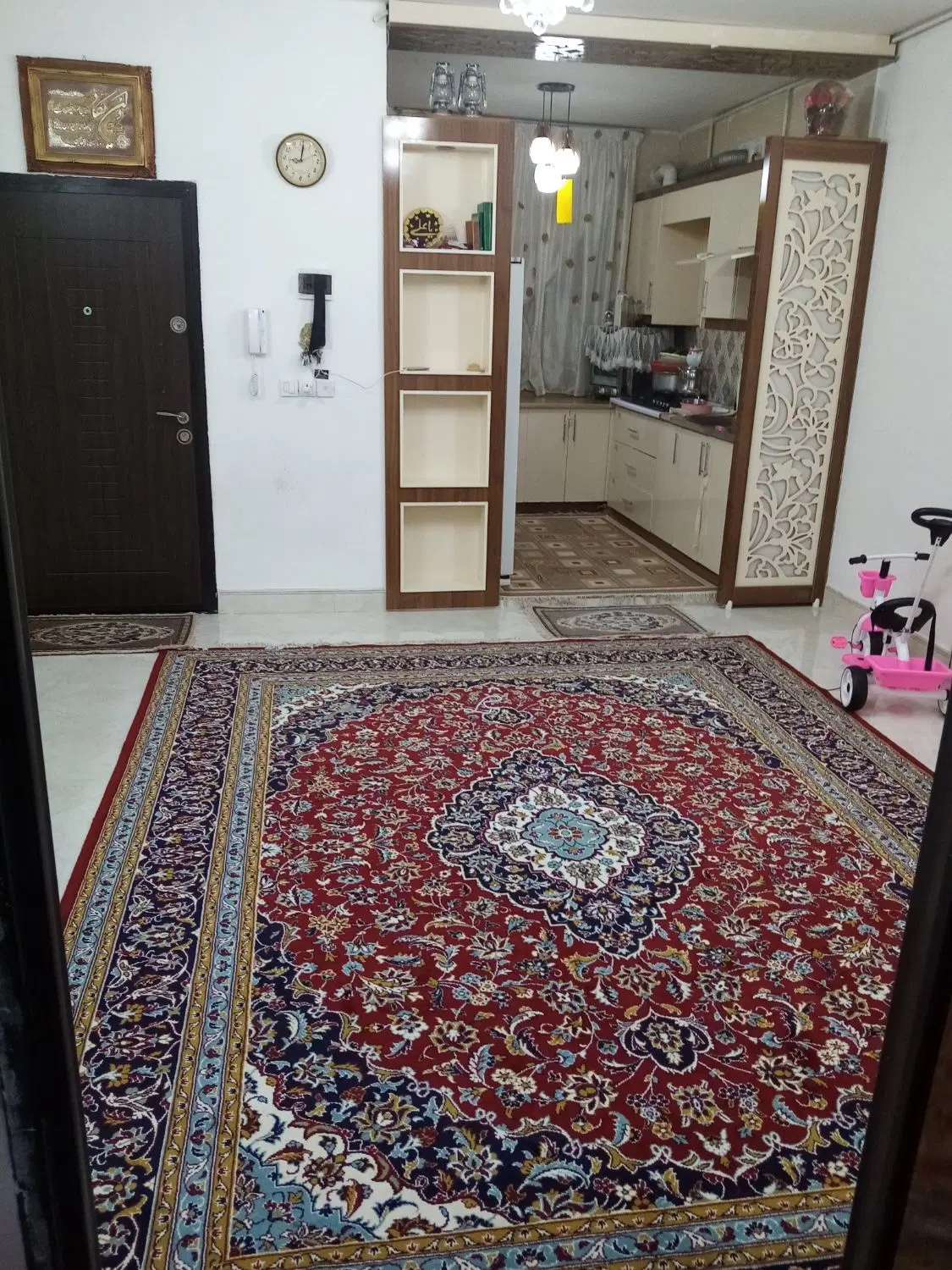 آپارتمان سرعقب دو طبقه و پشت بام