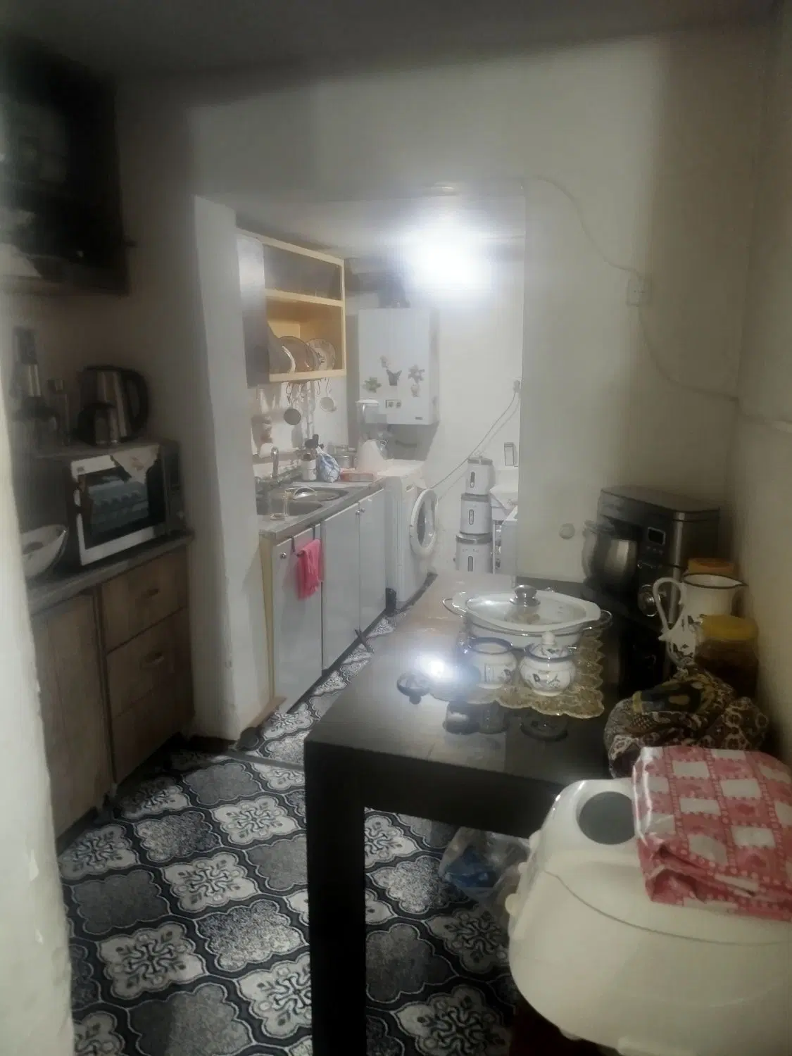 رهن خانه واقع در خواج ربیع روبروی پارک
