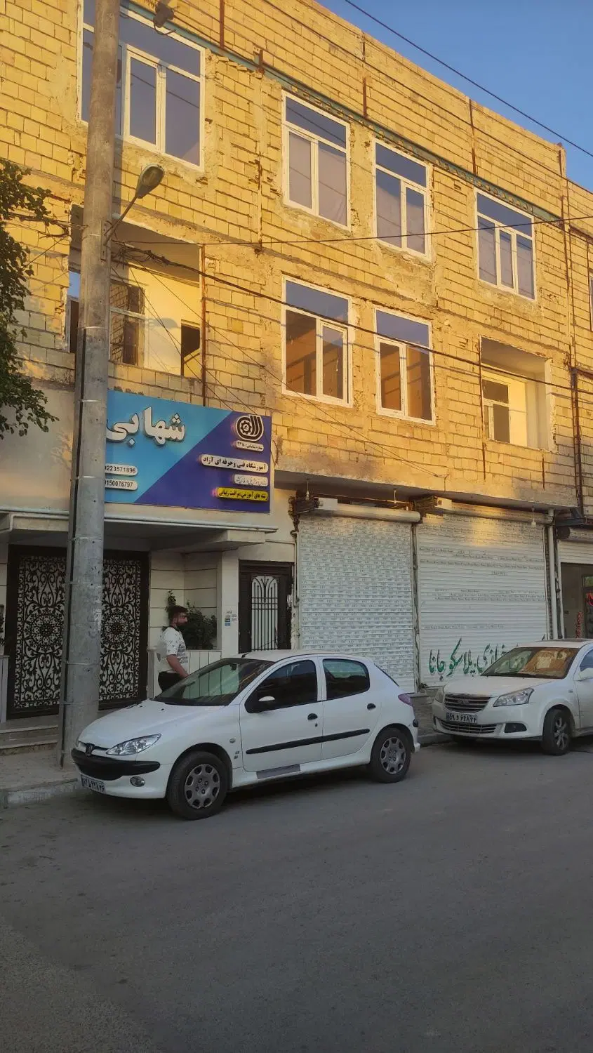 خانه واقع در جاده کلات سه طبقه به فروش میرسد