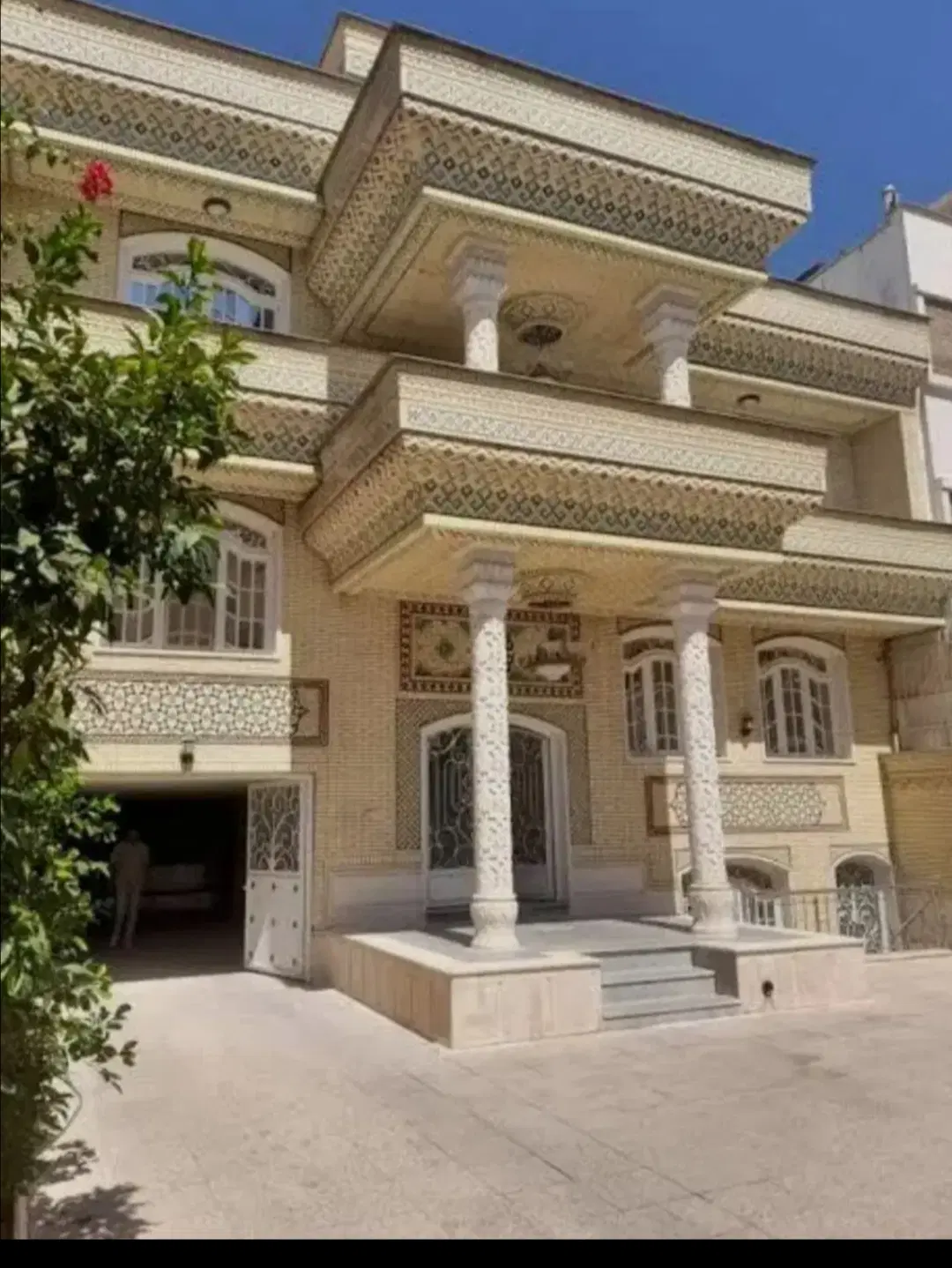 ویلایی دوطبقه تجاری قلب عفیف آباد