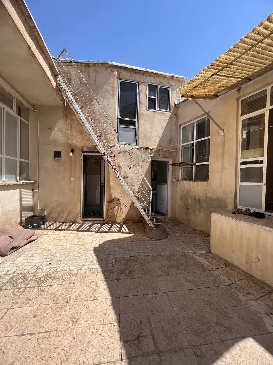 فروش خانه حیاط دار