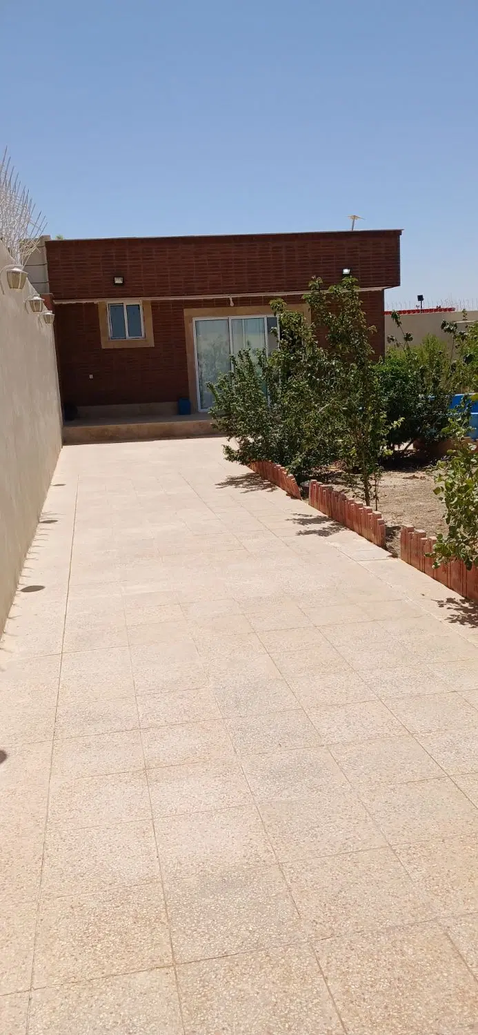 باغ کبوتر اباد حدود ۷۰۰ متر