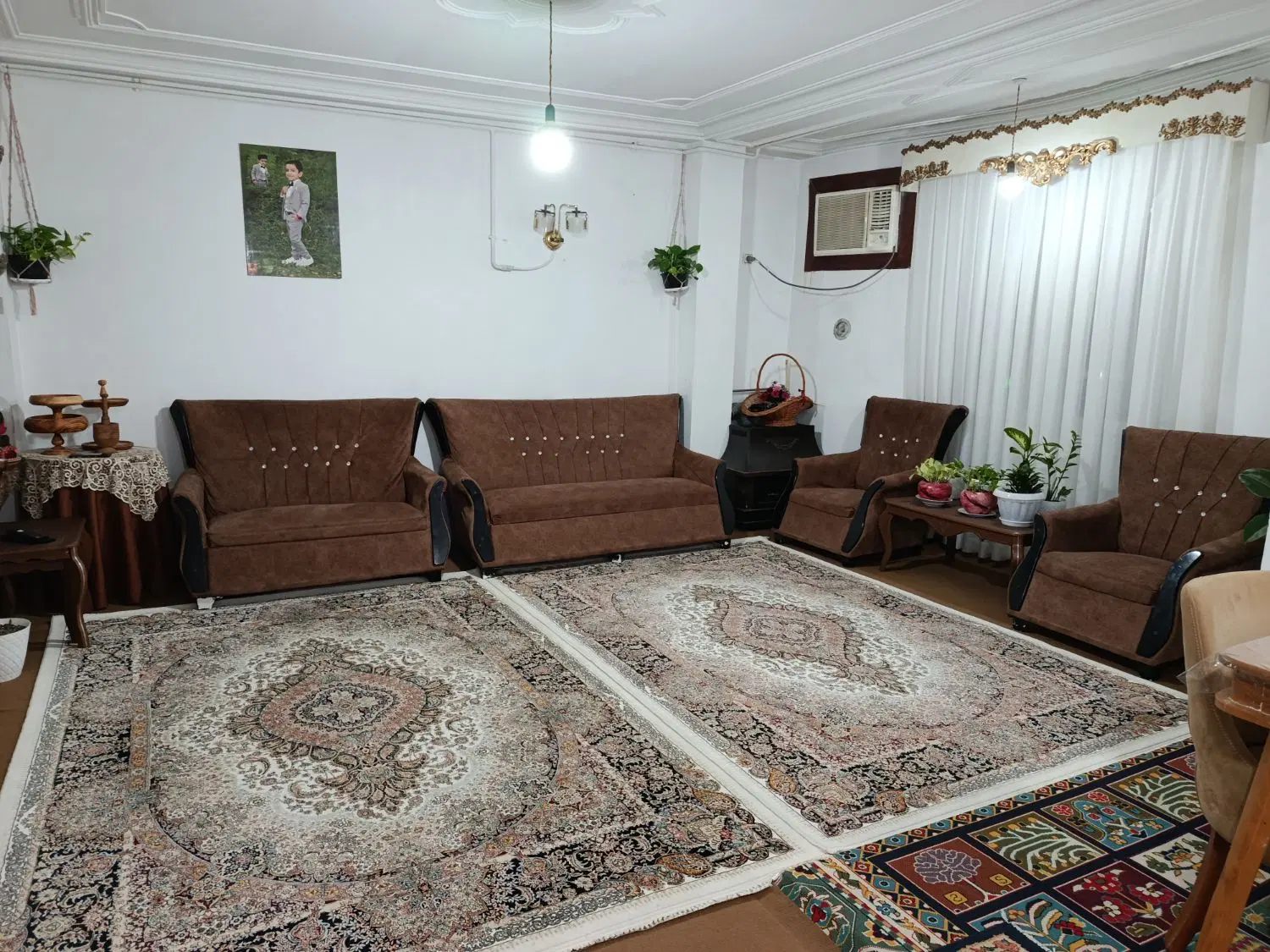 خونه آپارتمانی طبقه اول کنار خیابان اصلی  دو خوابه