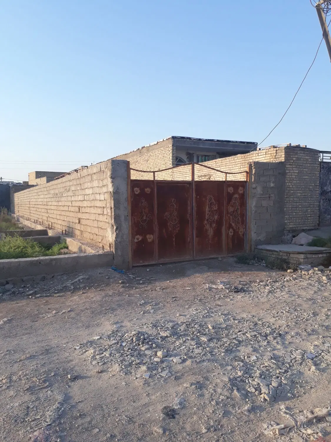 زمین کوی سادات اب برق گاز داردزمین