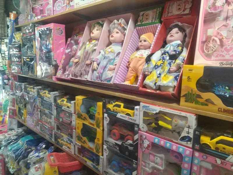 مغازه با لوازم