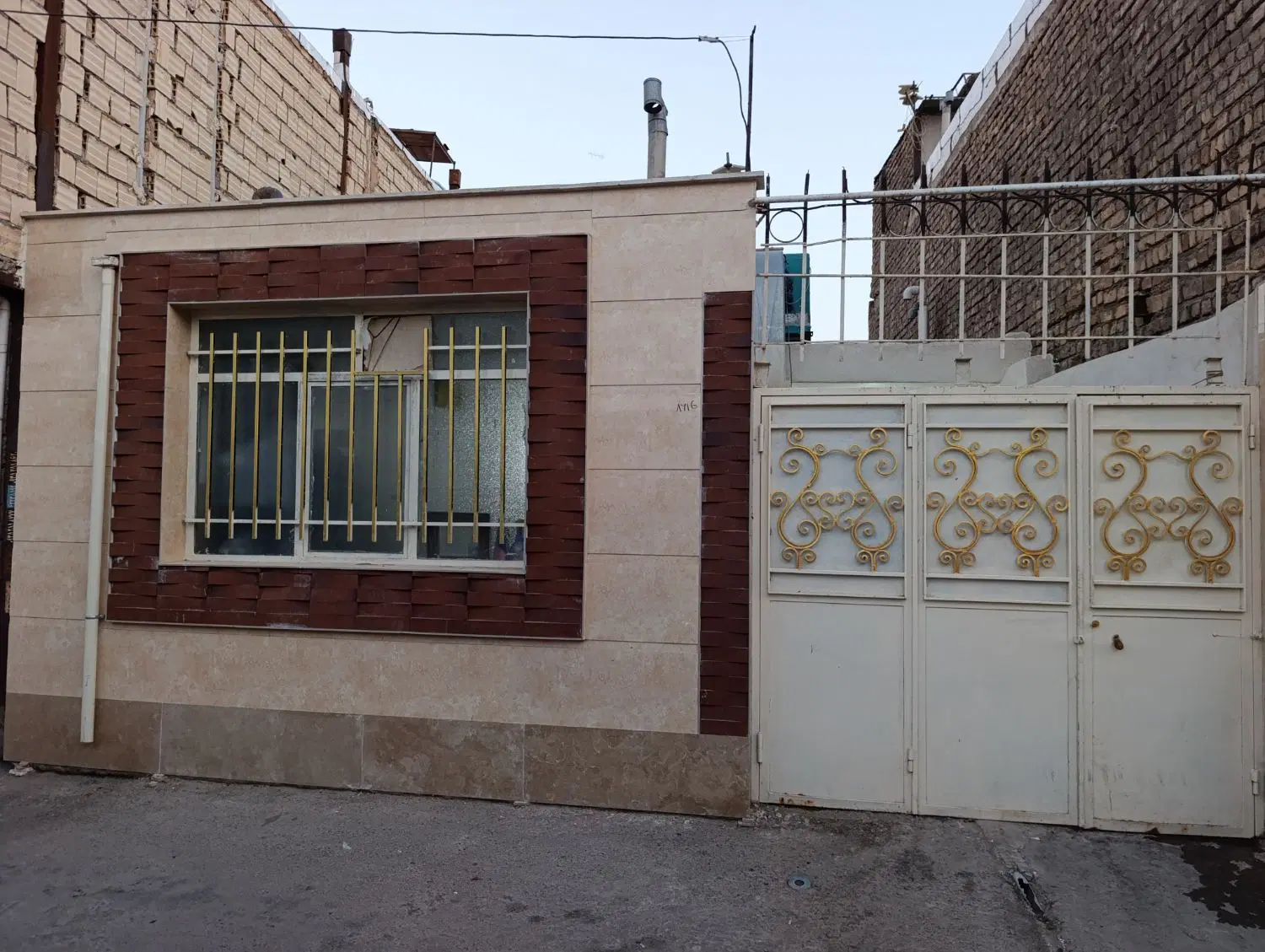 فروش ویلایی همراه مغازه