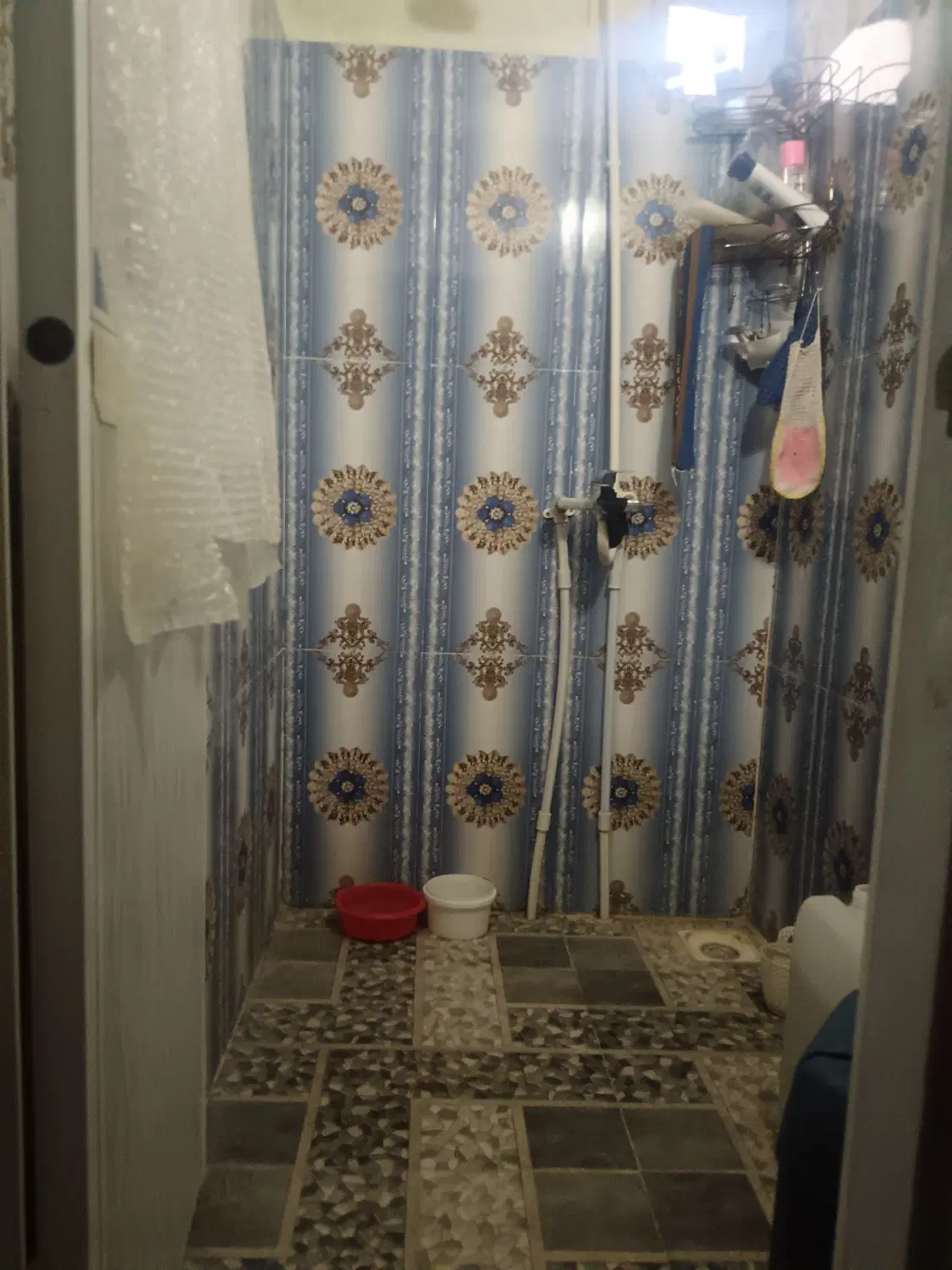 حیاط باغ معروف 60متر