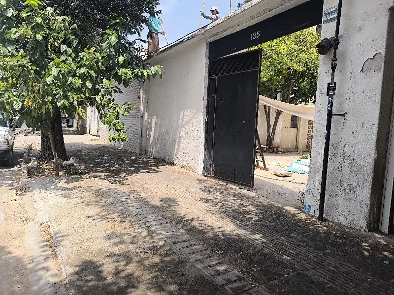 مغازه ۲۰ متری و دو طبقه ساختمان بر ذالنوار