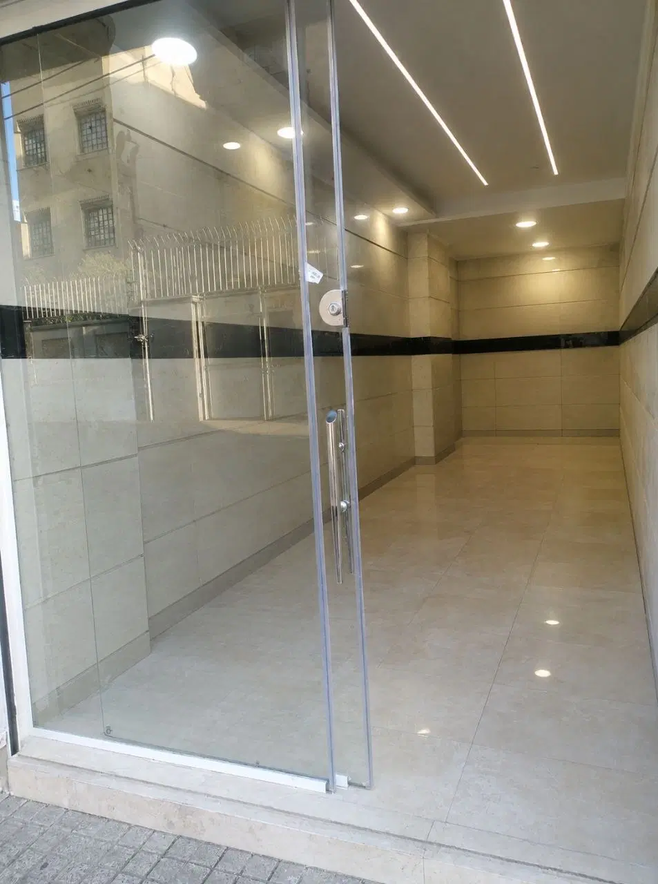 ۲۴ متر مغازه نوساز ملکیت زینلیان