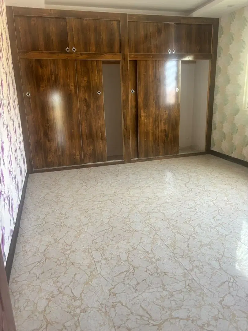 یک دستگاه ویلایی بنا ۱۸۰متر زمین۲۴۵متر