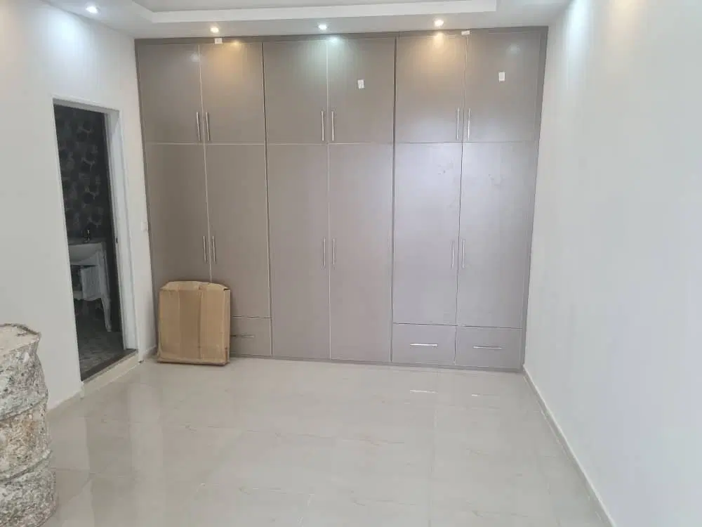 فروش آپارتمان ۱۸۰ متری