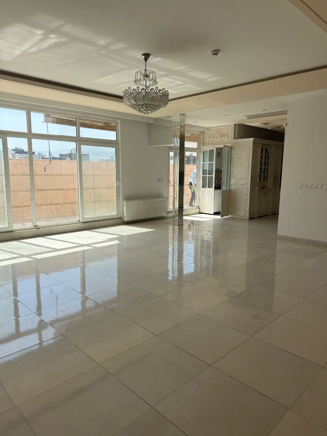 ۱۹۵ متر شریعتی نرگس با ۵۰ متر تراس