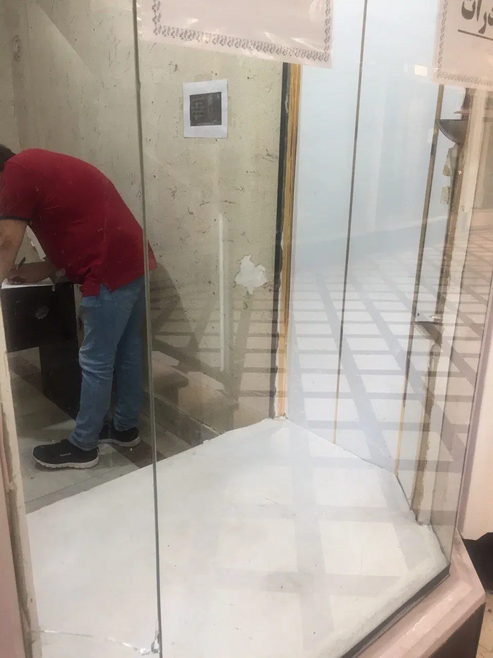 فروش مغازه ۹.۵ متری مالکیت و سر قفلی نازی اباد