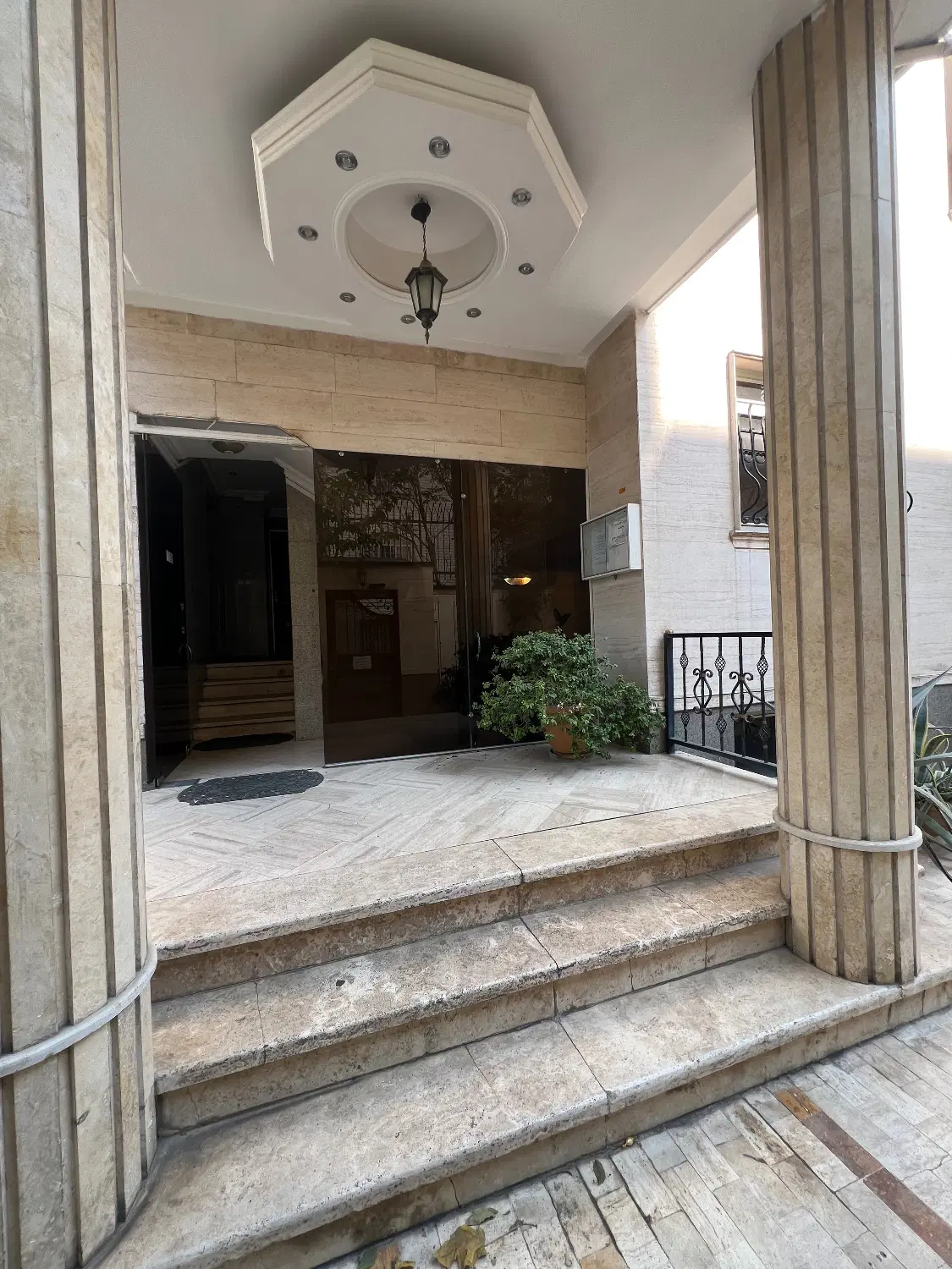 فروش اپارتمان شیک و تمیز