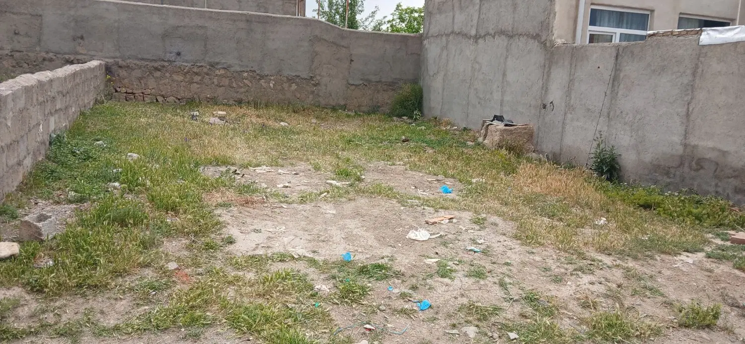 زمین در شام اسبی چسبیده به اردبیل