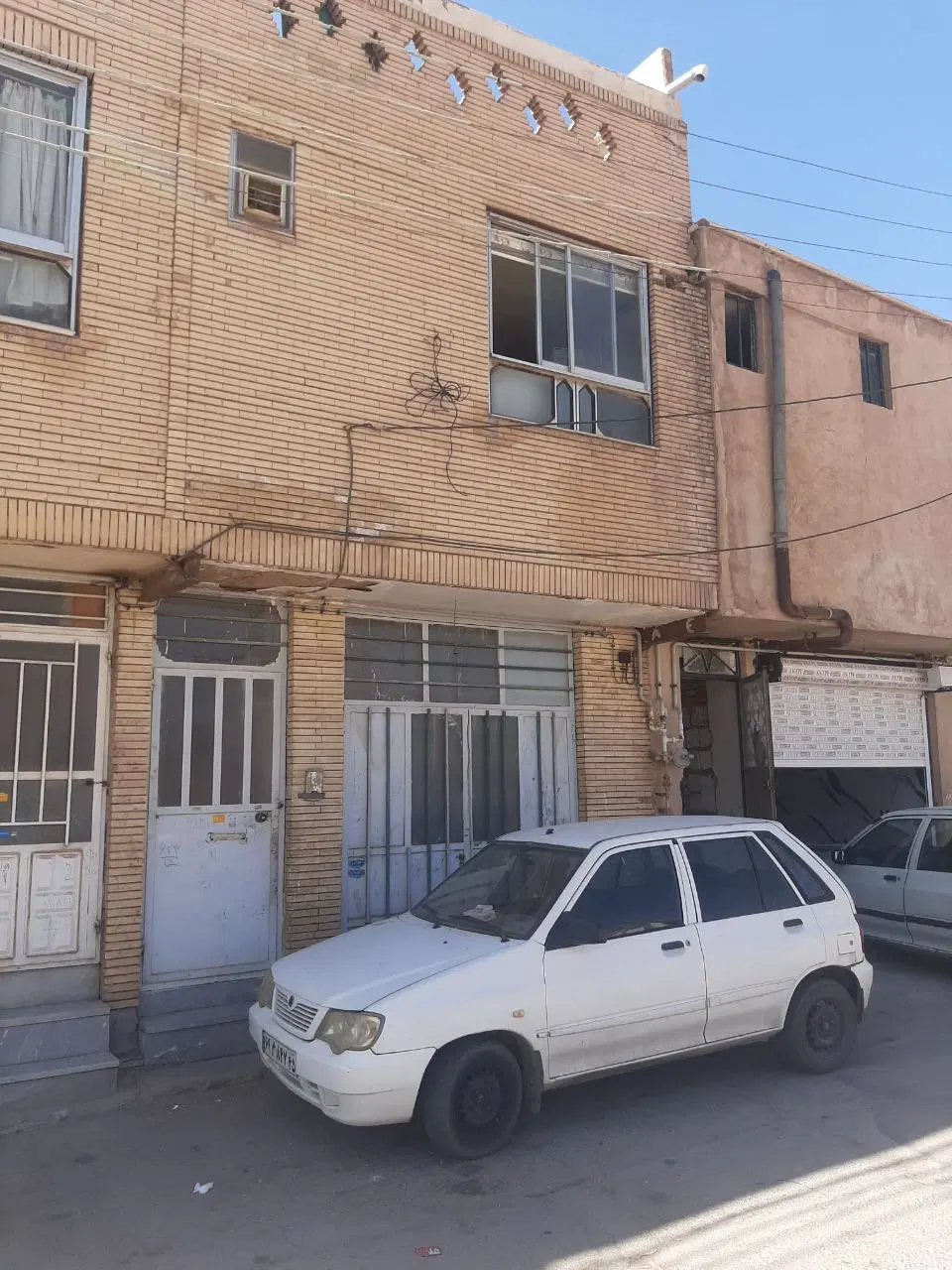 ملک تجاری ۳۸ متری باقدرت شرقی