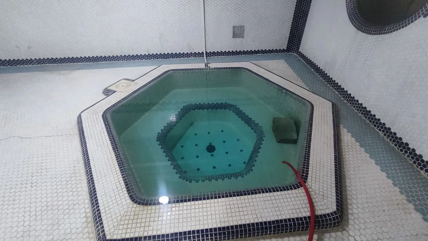 270 متر مسکونی خوش نقشه استخردار