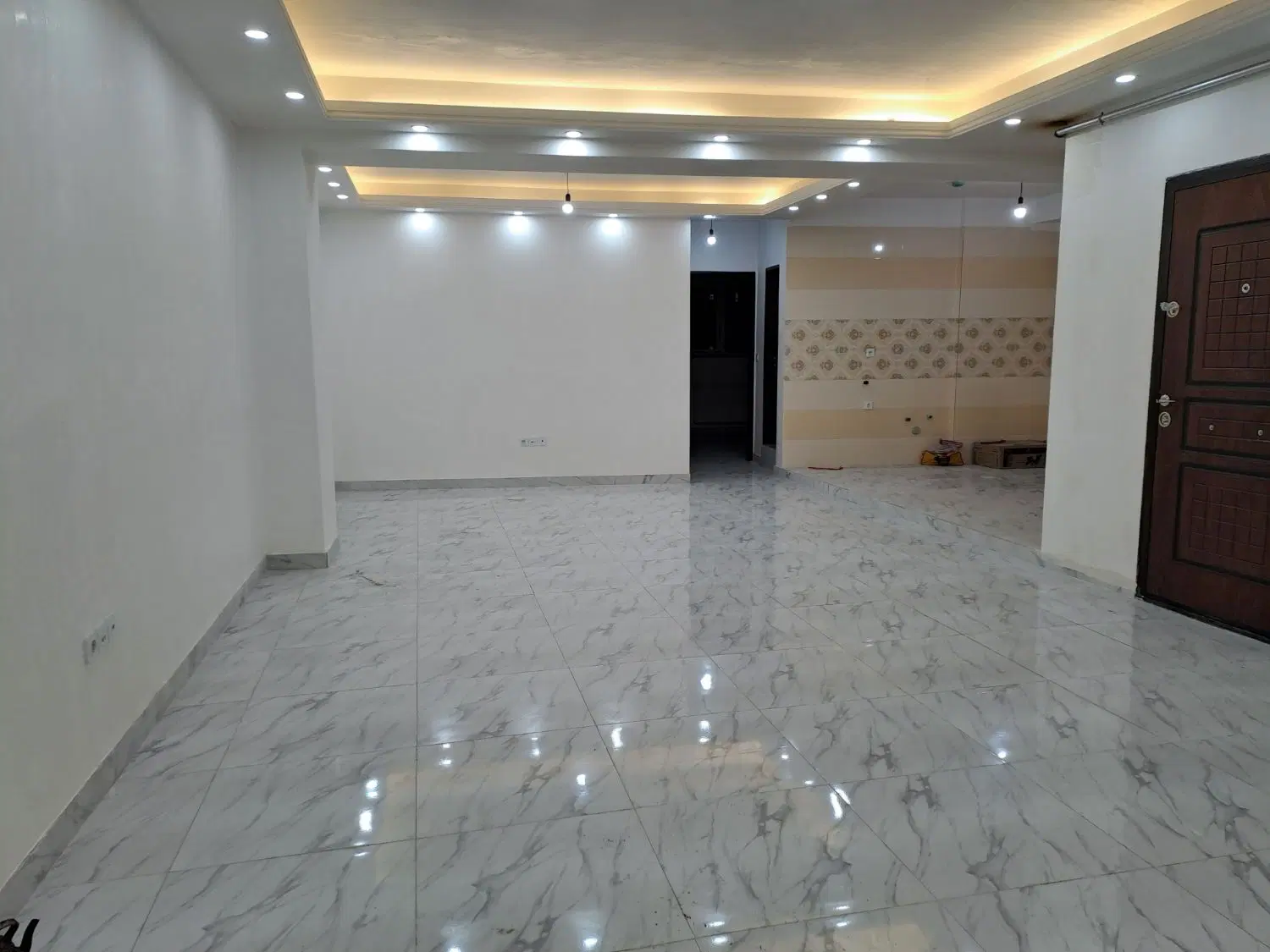 واحد ۱۱۰متری مناسب دفترومطب برخیابان۴۵متری