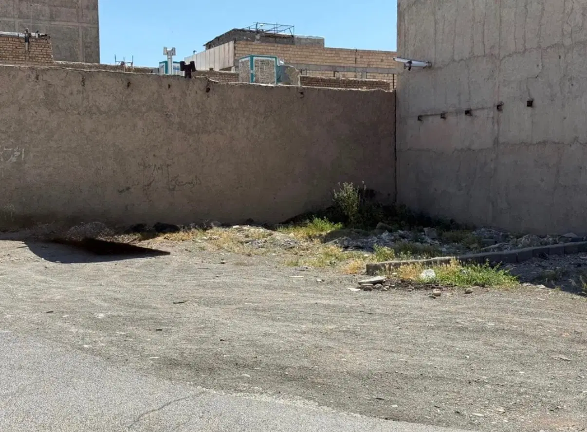 یک قطعه زمین واقع در شاهدشهر