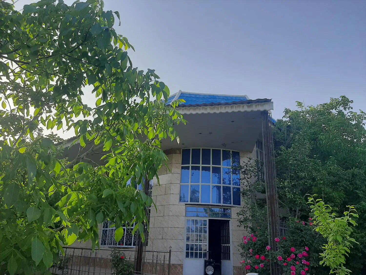 منزلی ویلای در بهترین نقطه سناباد نزدیک به حاشیه