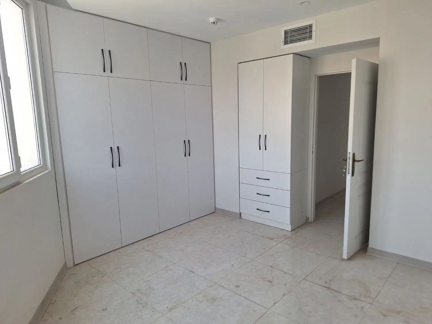 ۸۰ متری نوساز، غرق نور با دو پارکینگ سندی