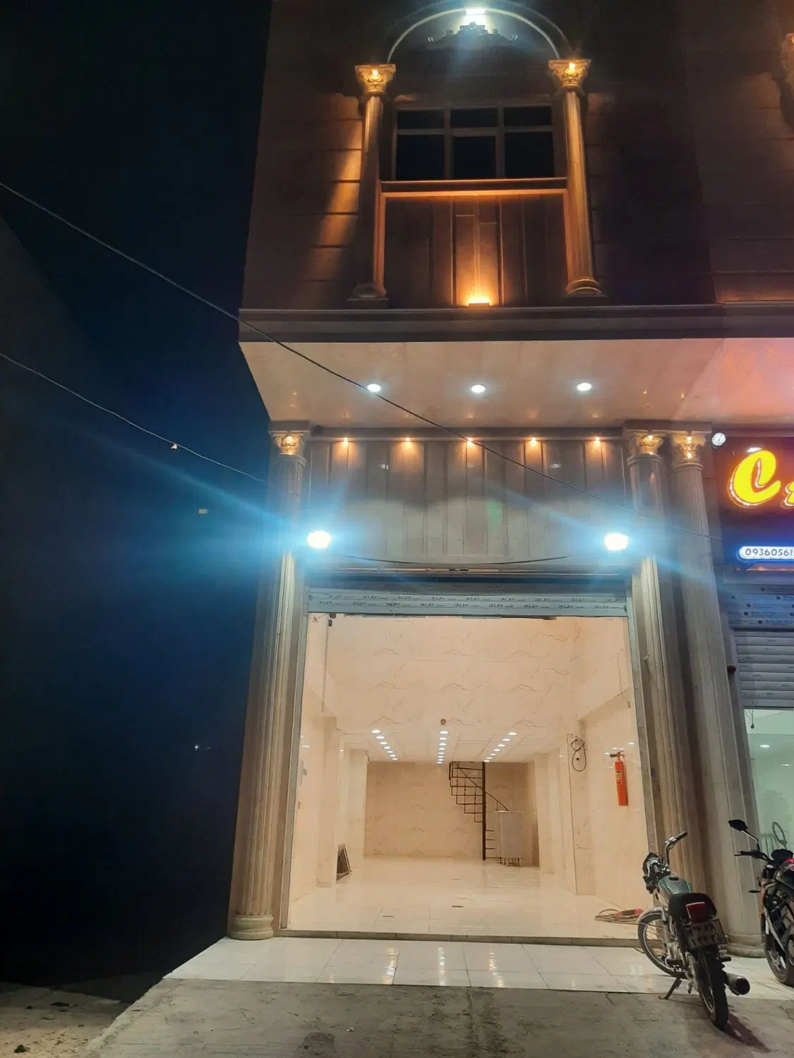 مغازه متراژ ۲۲۰متر انتهای مجتمع بازرگانان تکمیل