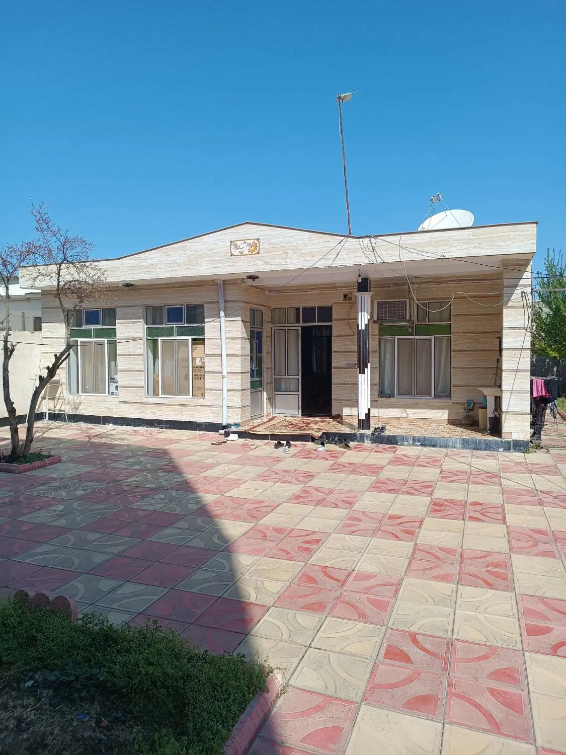 یک باب ساختمان ویلایی آجرآهن