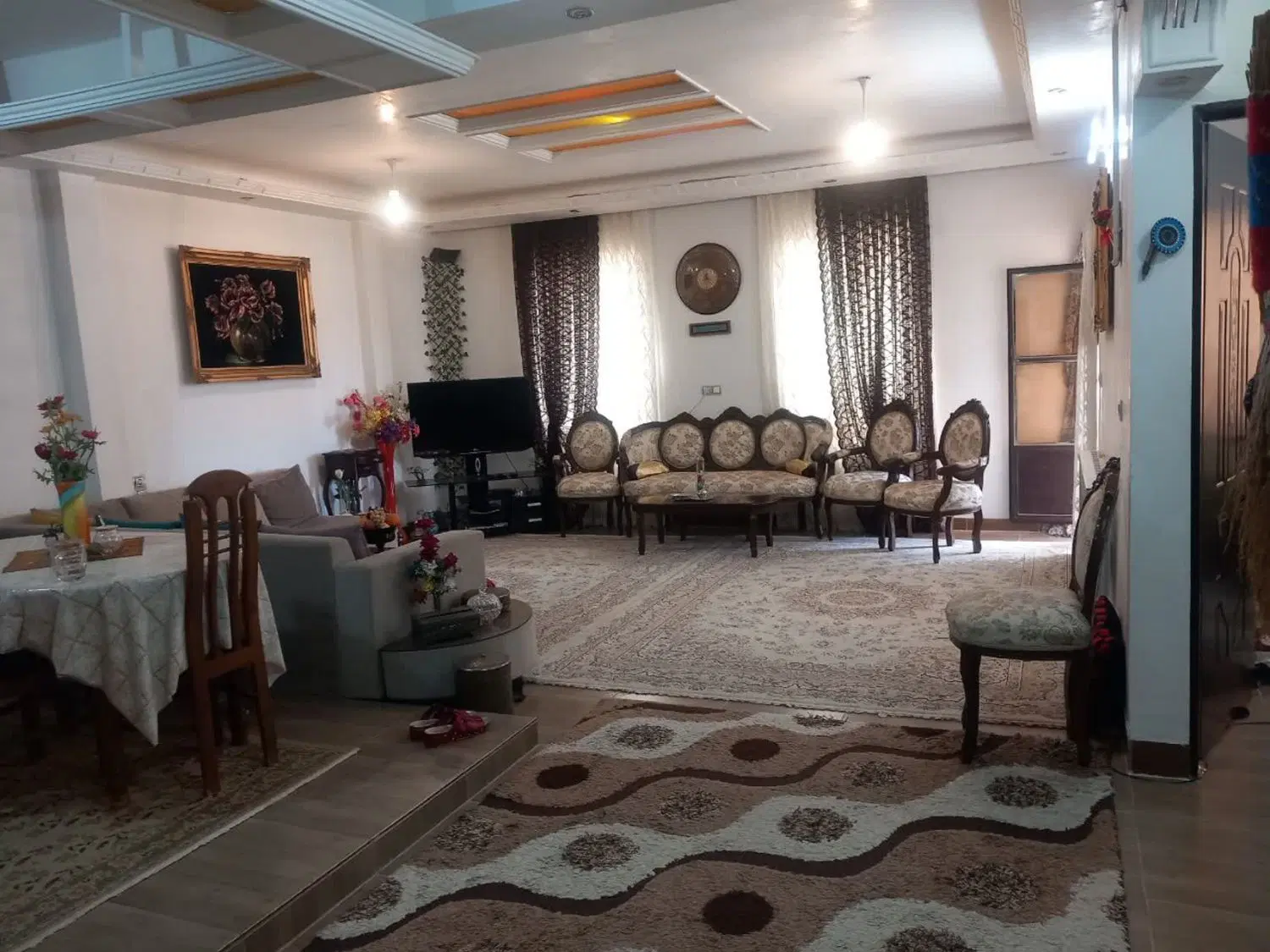 آپارتمان با پارکینگ اختصاصی