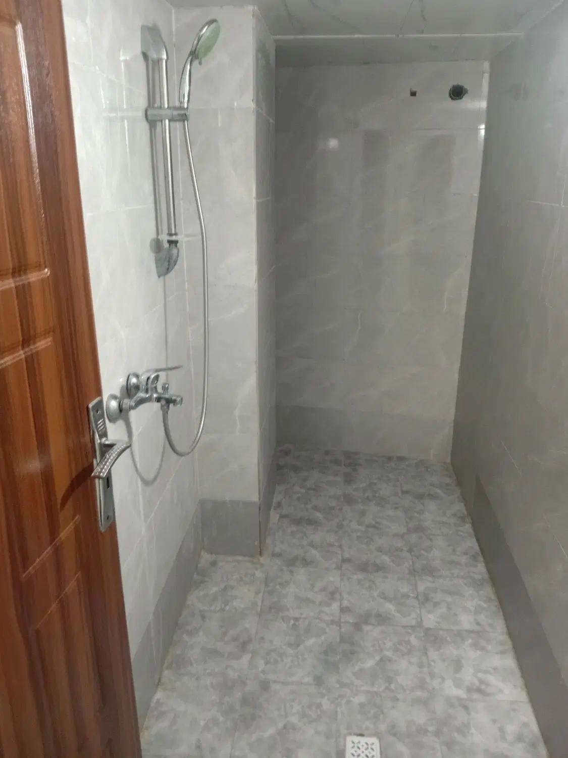 واحد ۷۰ متری خیابان نیروی انتظامی