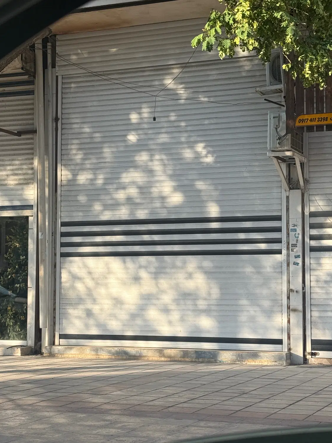 مغازه تجاری نرسیده به مسجد الزهرا