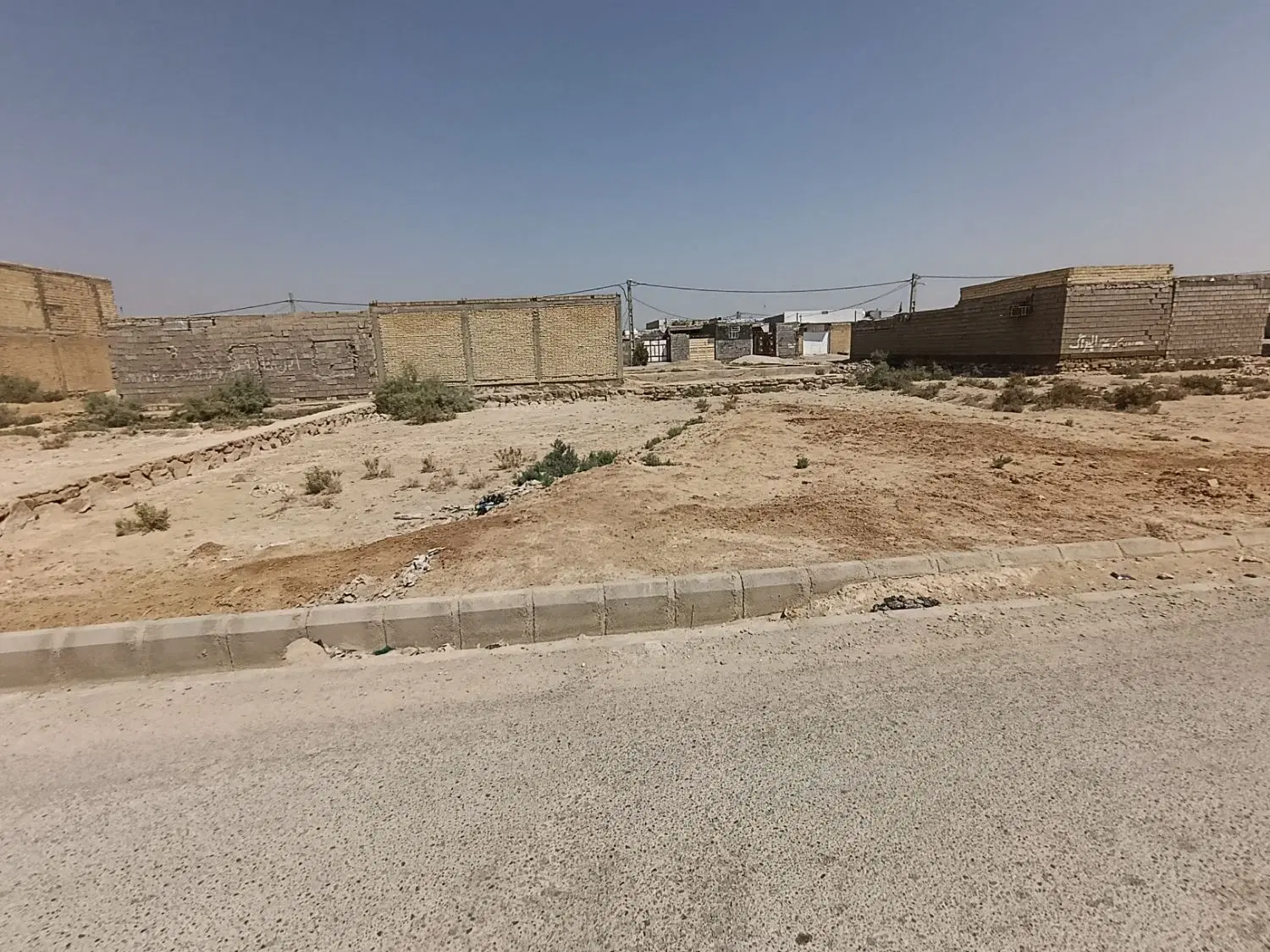 زمین فروشی
