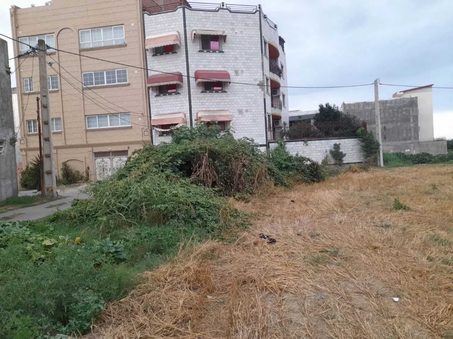 زمین فروشی