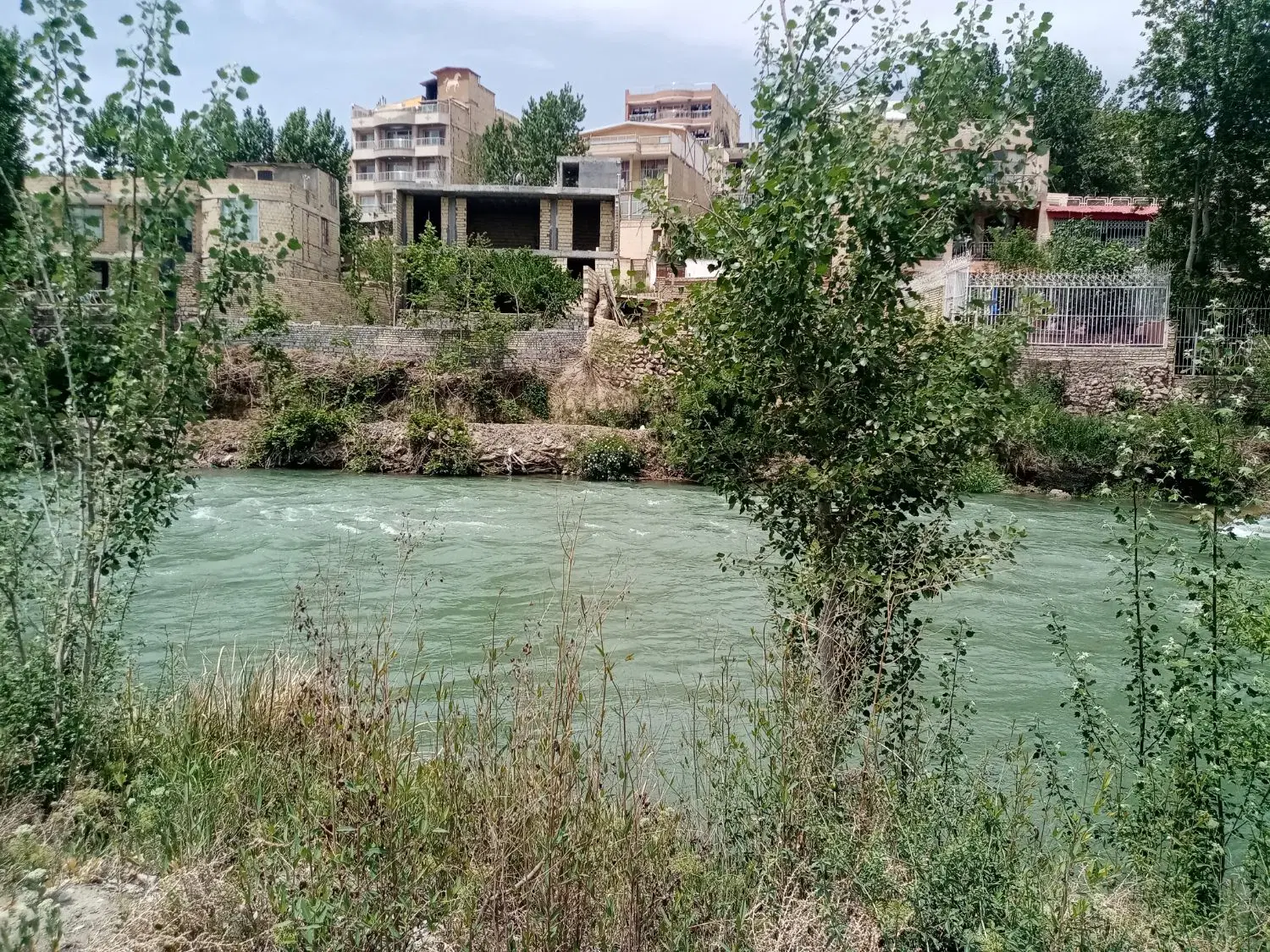 فروش خانه مسکونی لب رودخانه