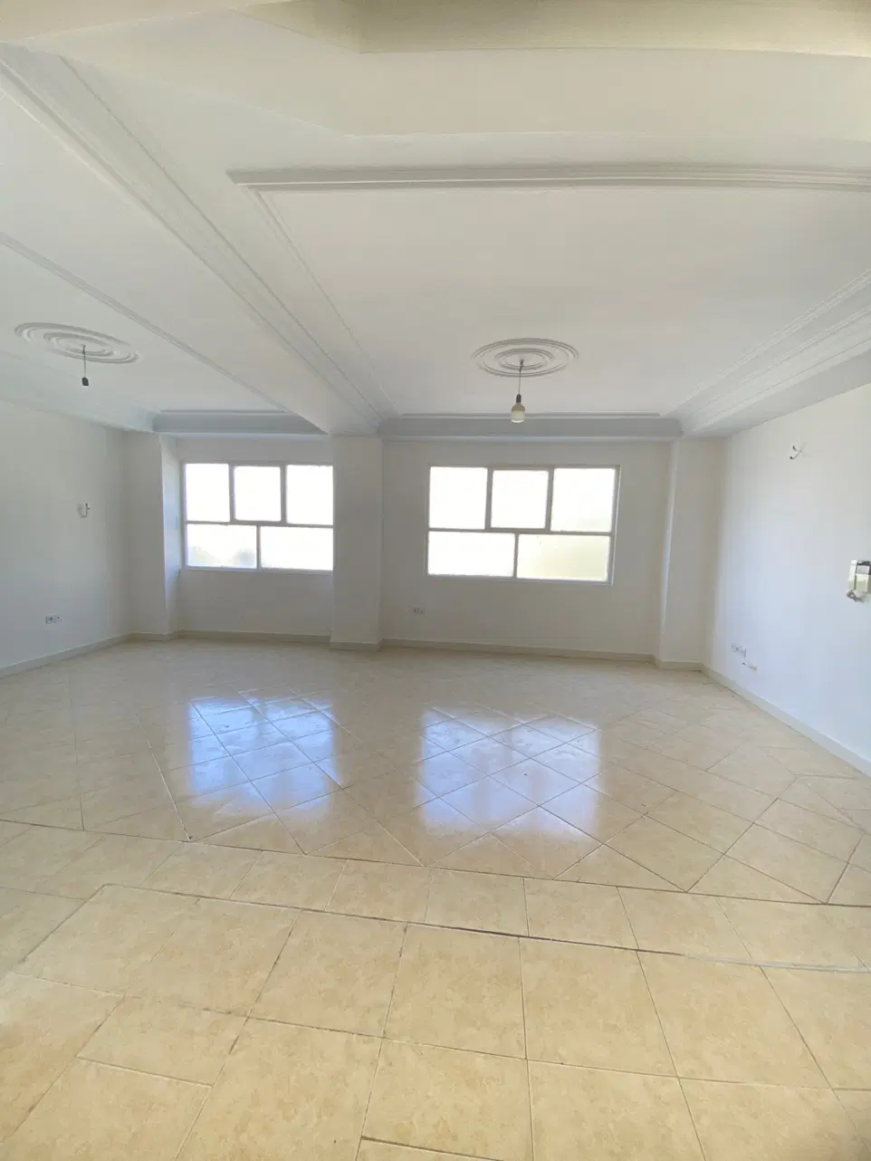 ۱۰۰ متر سندی ۸ واحدی در اشتراکی جنوبی گوهردشت