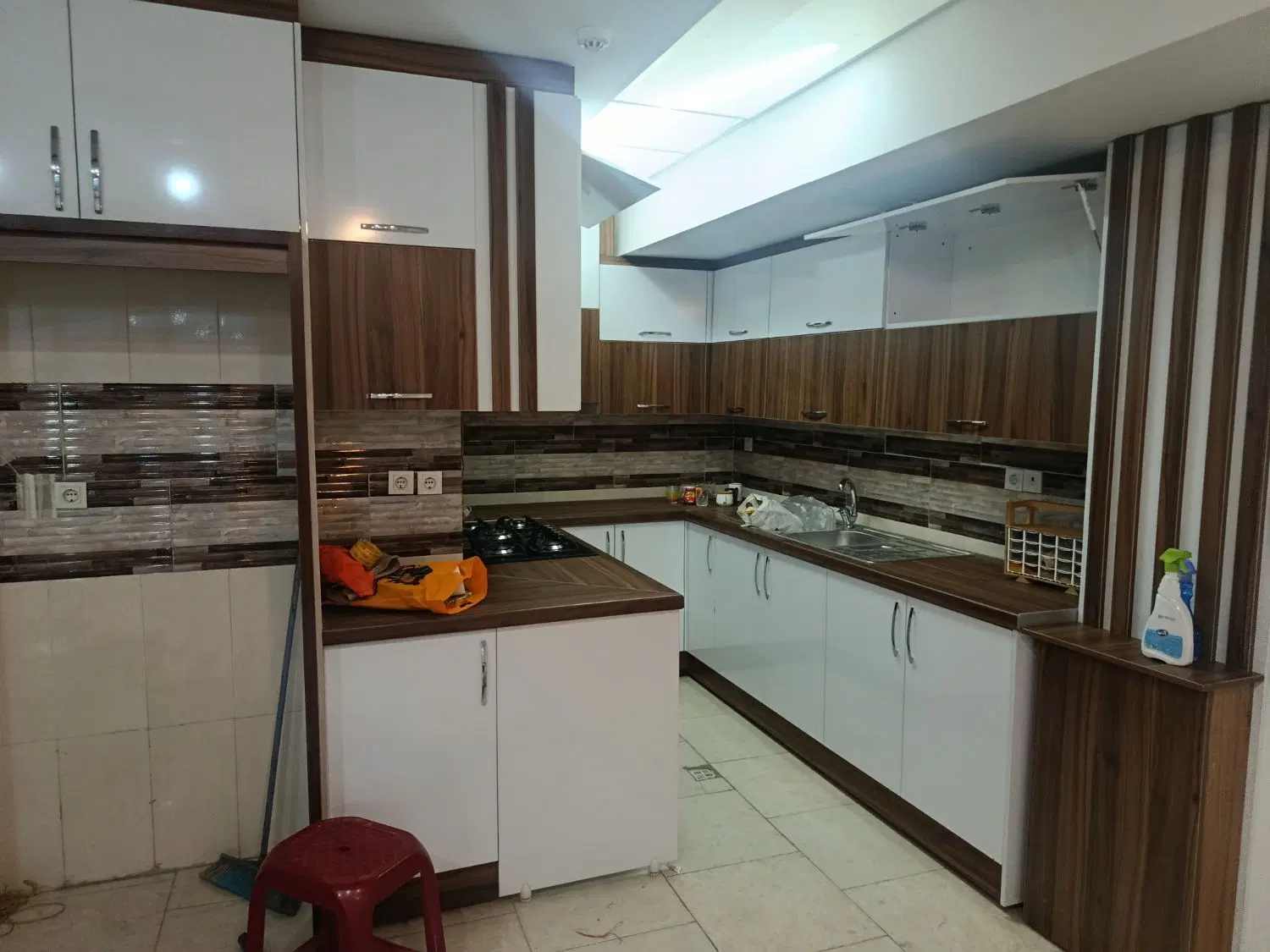 واحد ۱۳۵ متری فول امکانات پارکینگ اختصاصی