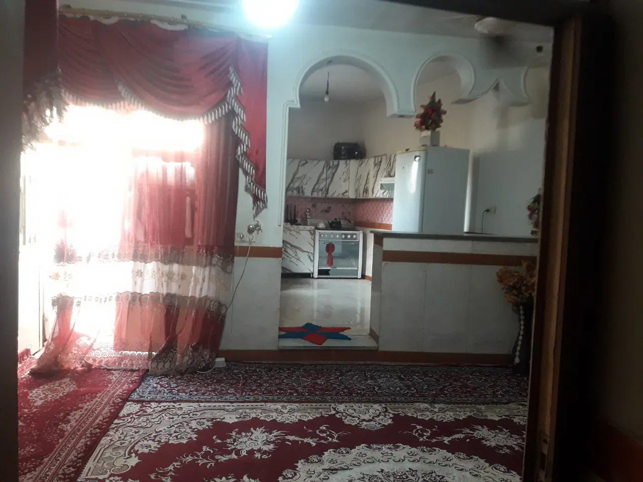 منزل پایینتر ازبازار ومیدان انقلاب دست راست کوچه1