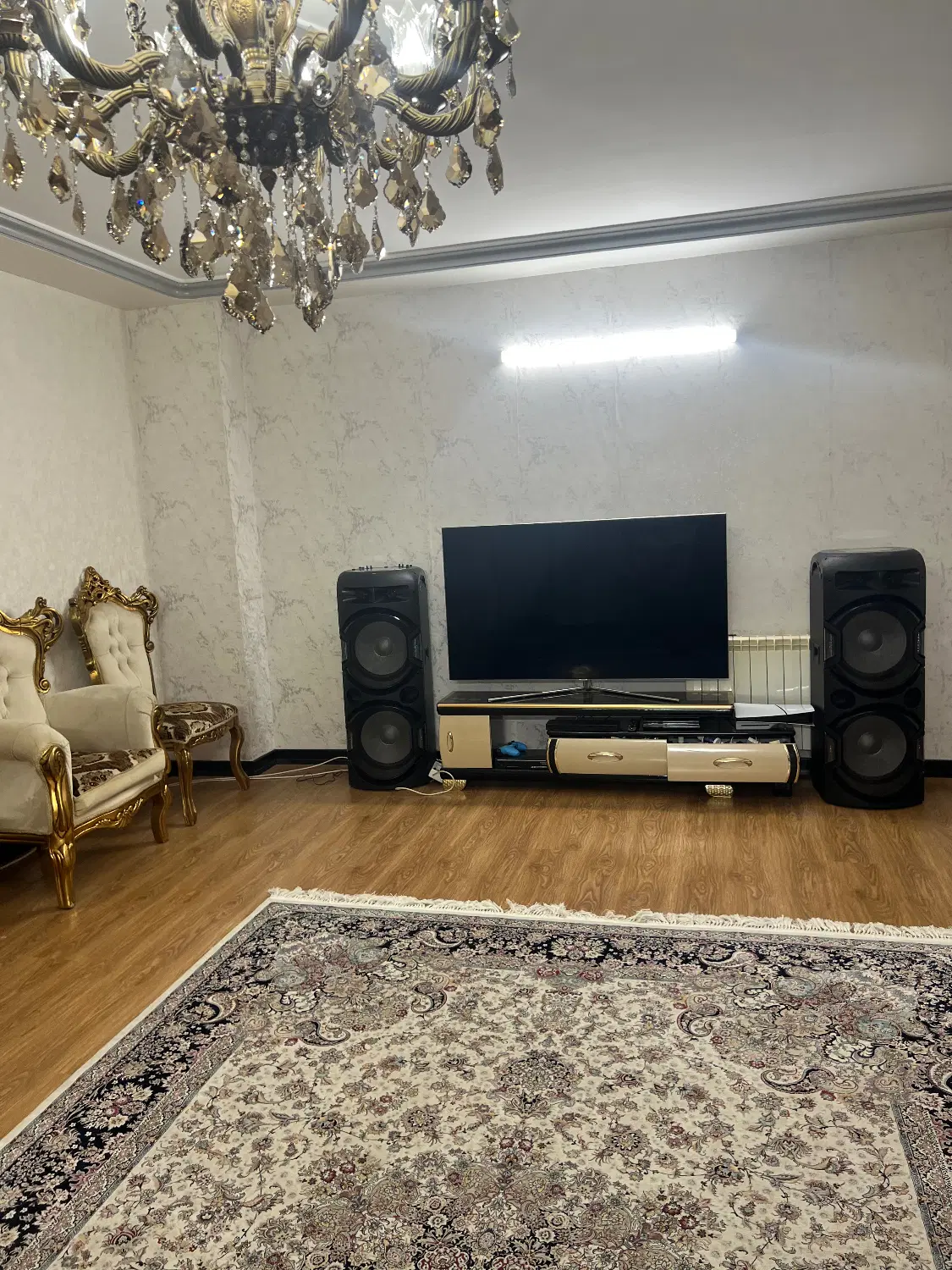 ۸۰مترتکواحدطبقه۳نقاشیشده باآسانسور وجای پارک موتور