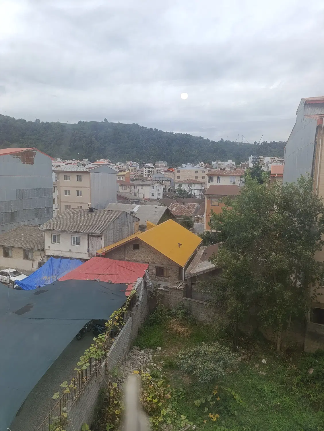 واحد۵۰ متری با آسانسور در گلستان لاهیجان