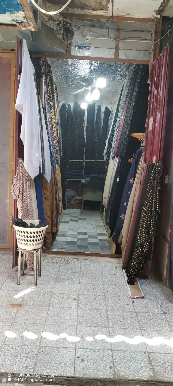 فروش یک باب مغازه پارچه فروشی