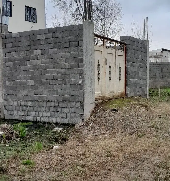 زمین ۱۰۴ متری نسق دور دیوار