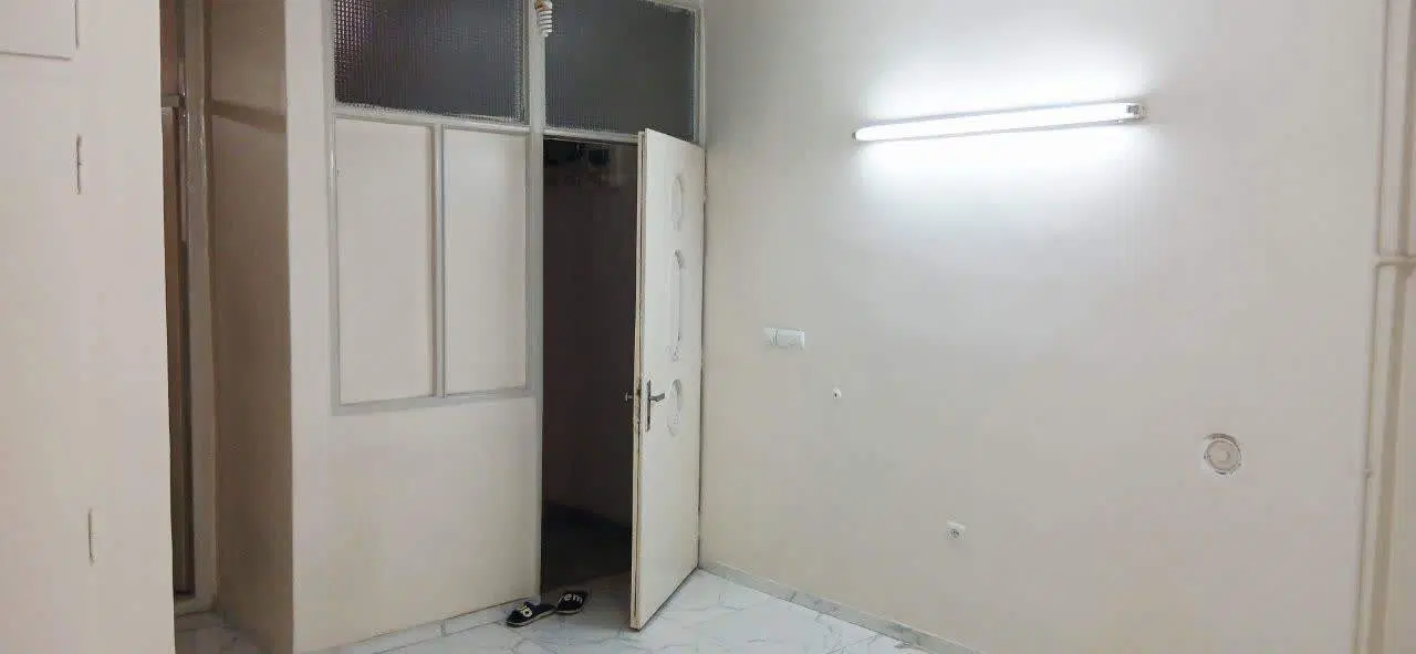 خانه ایی در دو طبقه و یک زیر زمین قابل سکونت