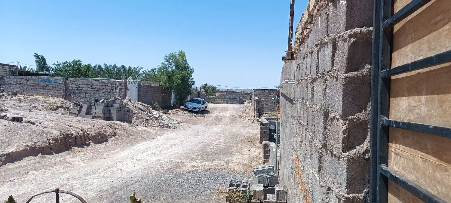 250 متر  زمین آب گاز برق جلو خوونه