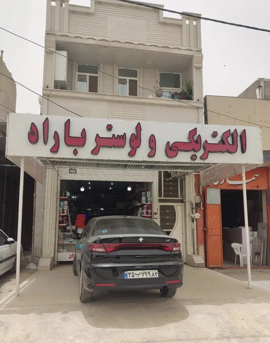 اجاره مسکونی ۸۰ متری بالای مغازه