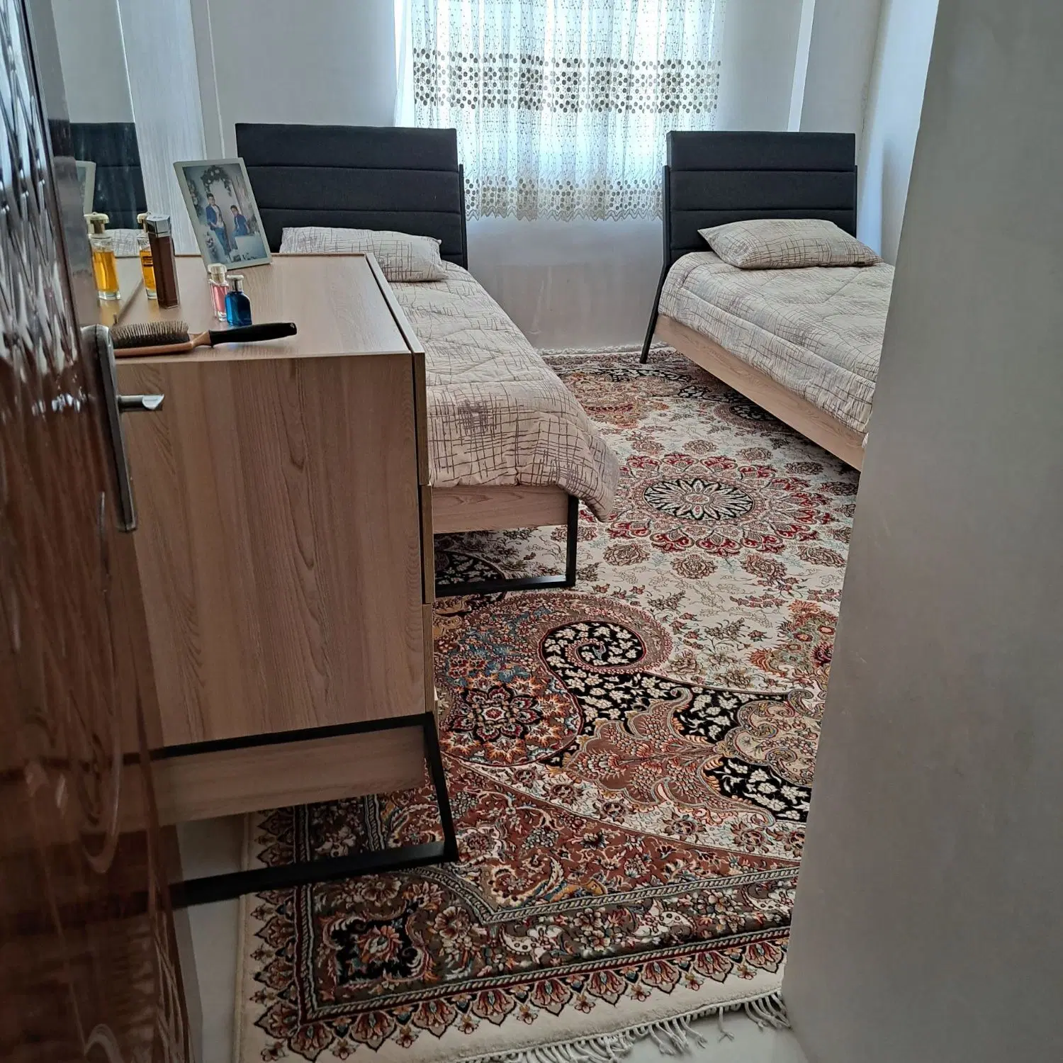 یک باب ساختمان ۲طبقه دربست